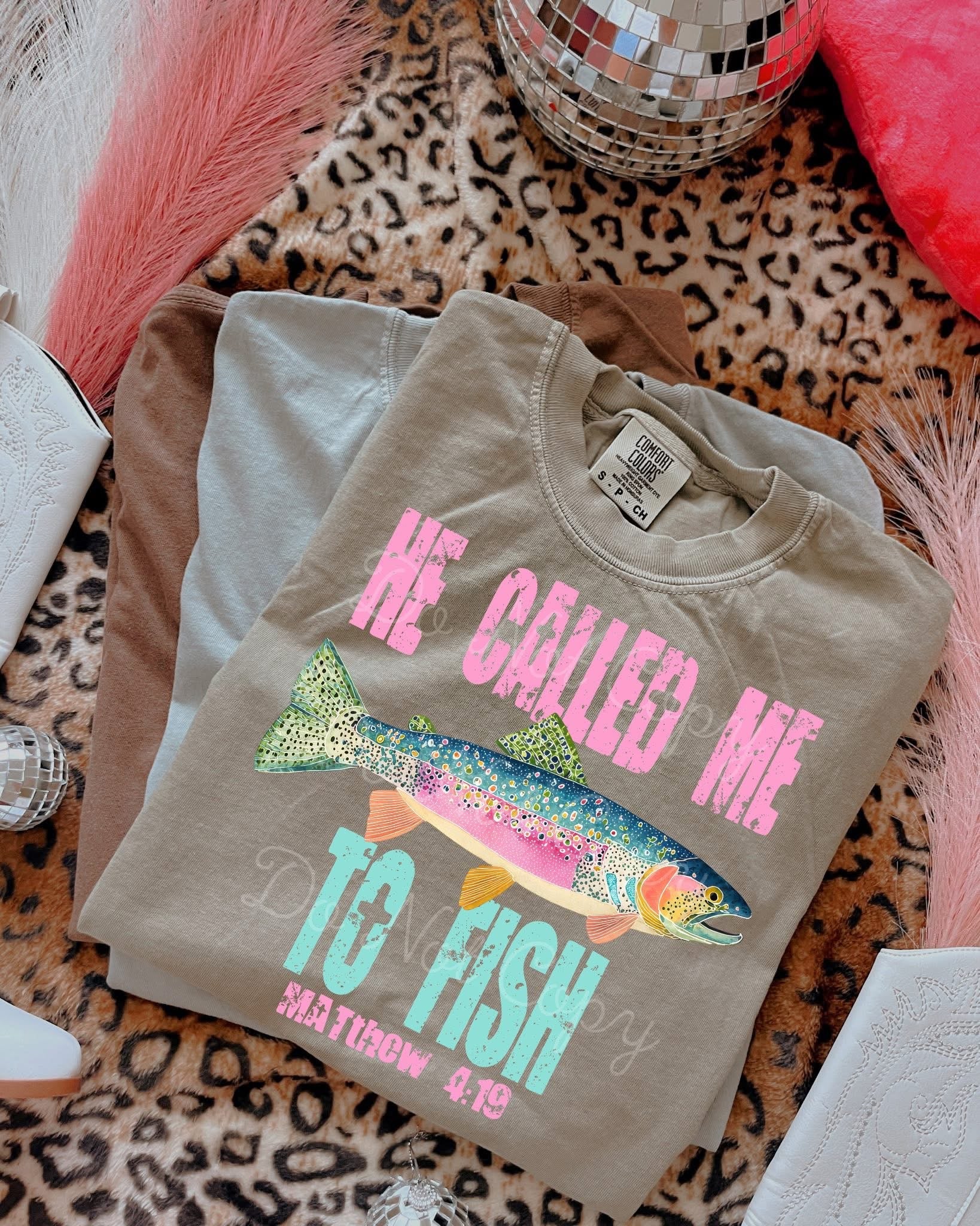 GRAPHIC TEES